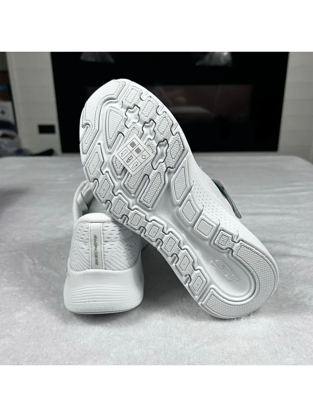 Skechers Arch Fit 2.0 Big League Shoes Womens 5 Youth 3.5 White Athletic Sneaker